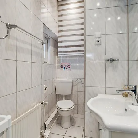 アパート Budget 3 Bedrooms 5 Beds Perfect For Workers ゲルゼンキルヒェン